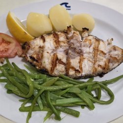 Sete Mares - Grouper Grilled with Potatoes and Vegetables, 28.95€ - 3.5 Stars