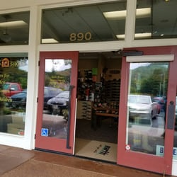 Lark Shoes - Storefront