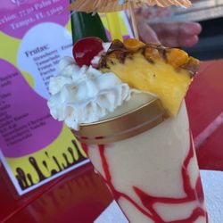 Piña colada y un  frappé de Cheesecake