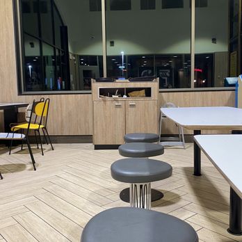 McDonald's - Full trash and filthy tables. - Burgers Near Me - Reno, Nevada