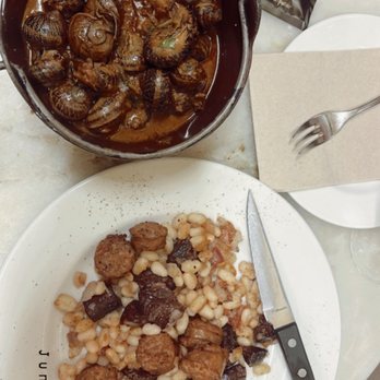 El Xampanyet - Tapas Bars Near Me - Barcelona, B El Xampanyet - Tapas Bars Near Me - Barcelona, B