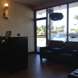 The Gentlemen's Barber - Barber pole