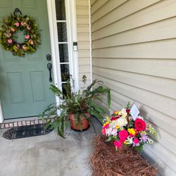 Rose's Florist Studio - Basket of Blooms / Colorful seasonal floral basket delivered