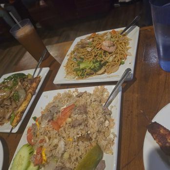 Torung Restaurant - Fried rice with beef, shrimp noodle, Pad see you and pieces of Satay - Thai Near Me - Los Angeles, California Torung Restaurant - Fried rice with beef, shrimp noodle, Pad see you and pieces of Satay - Thai Near Me - Los Angeles, California