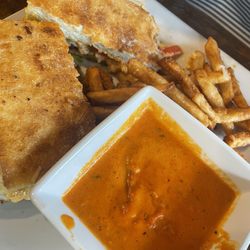 Sidelines Grille - Pimento blt