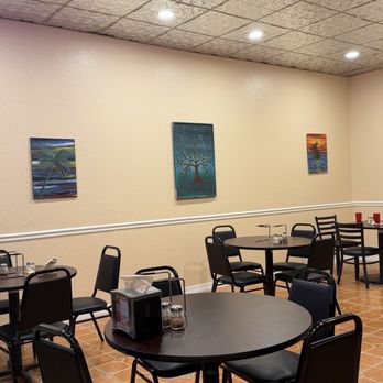 South Island pizza - Interior dining area - Pizza Near Me - Islamorada, Florida South Island pizza - Interior dining area - Pizza Near Me - Islamorada, Florida
