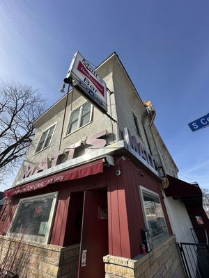 Matt's Bar and Grill by null