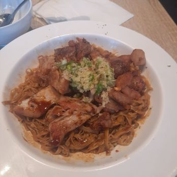 Cafe De Hong Kong - Chicken with green scallion on egg noodle - Hong Kong Style Cafe Near Me - Markham, Ontario