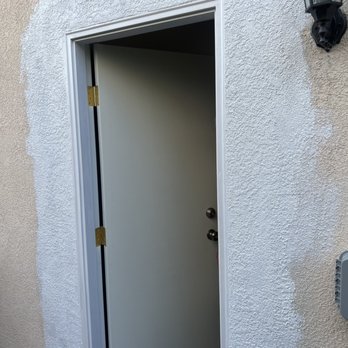 Ellis Contractors - a white door and light on a stucco wall - General Contractors Near Me - San Marcos, California Ellis Contractors - a white door and light on a stucco wall - General Contractors Near Me - San Marcos, California