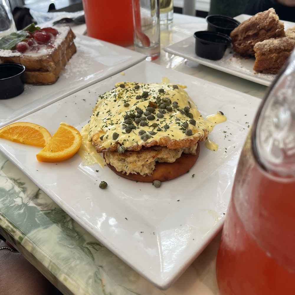Sage Restaurant - Crab Cakes Benedict Brunch - American Near Me - Memphis, Tennessee