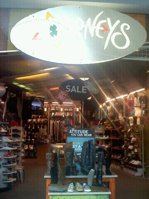 JOURNEYS 970 E Pittsburgh St, Greensburg, Pennsylvania Shoe Stores