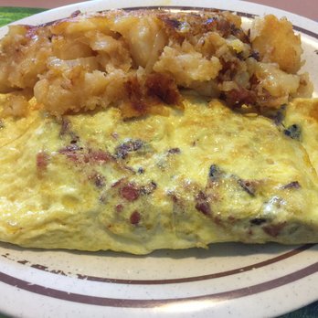 Billy's Cafe - Bacon and Cheese Omelette with Home Fries. - Diners Near Me - Lady Lake, Florida