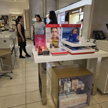 Nordstrom Ala Moana - Department Stores Near Me - Honolulu, Hawaii