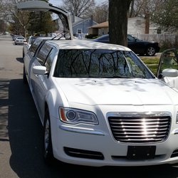 Kings Executive Limo & Car Service - Kings Executive Limo Chrysler 14 Passenger 2