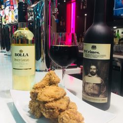 Ales & Tales Bar And Louge - Wine and Winga