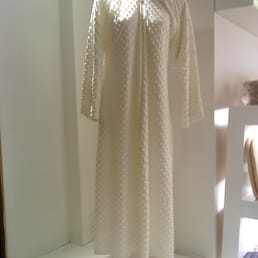 The perfect robe for my mother, long and zippered, but not matronly looking. The perfect robe for my mother, long and zippered, but not matronly looking.