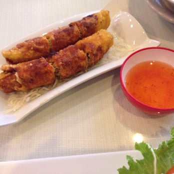Spring 'N Fresh Rolls - Chicken and shrimp fried spring rolls. Delicious! - Vietnamese Near Me - Toronto, Ontario