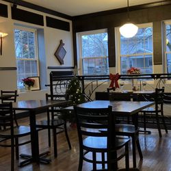 Merchants Wood Fired Pizza & Bistro - Ambiance