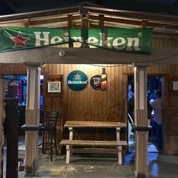 El Tiburon Aqui Me Quedo - Outside seating & hangout