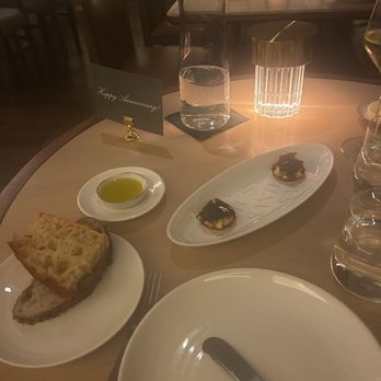 Santi - Complimentary bread and compliments of the chef appetizer bites - Italian Near Me - New York, New York