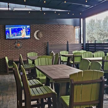 Chuck's Southern Comforts Café - Covered patio - Southern Near Me - Burbank, Illinois