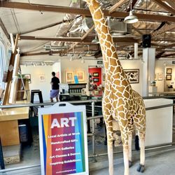 Studios on the Park - Welcome Giraffe