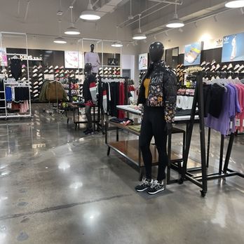 Foot Locker - Shoe Stores Near Me - Friendswood, Texas Foot Locker - Shoe Stores Near Me - Friendswood, Texas