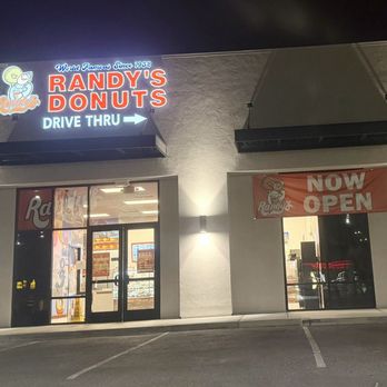 Randy's Donuts - Entrance - Donuts Near Me - Las Vegas, Nevada Randy's Donuts - Entrance - Donuts Near Me - Las Vegas, Nevada