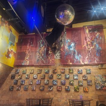 Clementine - Opposite wall so cool - New American Near Me - Harrisonburg, Virginia