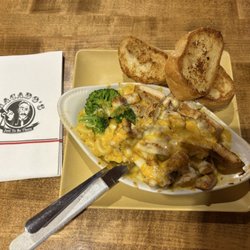 Macado's - Mac n cheese broccoli and chicken bowl