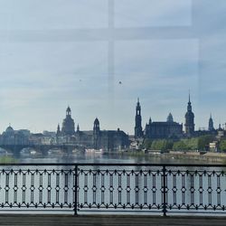 Marienbrücke - Aussicht von der Marienbrücke aus der Tram heraus