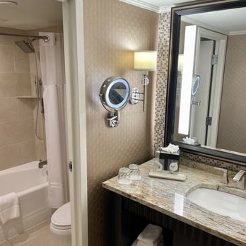 InterContinental New Orleans - Guest Bathroom - Hotels Near Me - New Orleans, Louisiana InterContinental New Orleans - Guest Bathroom - Hotels Near Me - New Orleans, Louisiana