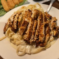 Giovanni’s Pizzeria & Kitchen - Blackened Chicken Fettuccine Alfredo Lunch