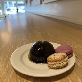 Ch Patisserie - Chocolate dream + vanilla bean and raspberry macaron - Bakeries Near Me - Sioux Falls, South Dakota