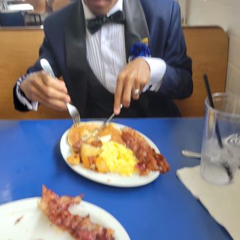 Bob & Edith's Diner - Scrambled eggs bacon pancakes home fries - American Near Me - Arlington, Virginia Bob & Edith's Diner - Scrambled eggs bacon pancakes home fries - American Near Me - Arlington, Virginia