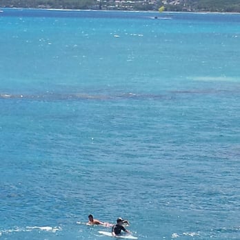 China Walls - Very calm today.......had about 15 guys out in the surf today. - Beaches Near Me - Honolulu, Hawaii China Walls - Very calm today.......had about 15 guys out in the surf today. - Beaches Near Me - Honolulu, Hawaii