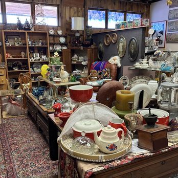 Ivy Warren Arts & Antiques - Retro & Antique Kitchen Items Galore! - Antiques Near Me - Burns, Oregon Ivy Warren Arts & Antiques - Retro & Antique Kitchen Items Galore! - Antiques Near Me - Burns, Oregon