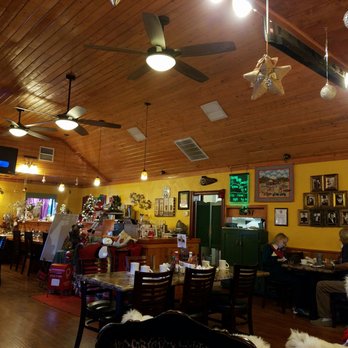 Mountain Top Cafe - All decorated for Christmas - American Near Me - Phelan, California
