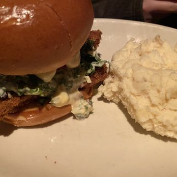 Wood Ranch Valencia - Crispy chicken sandwich and mashed potatoes - Barbeque Near Me - Stevenson Ranch, California Wood Ranch Valencia - Crispy chicken sandwich and mashed potatoes - Barbeque Near Me - Stevenson Ranch, California