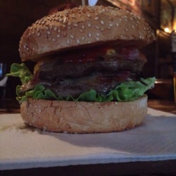La Taverna del Luppolo - Double bacon burger with onions!