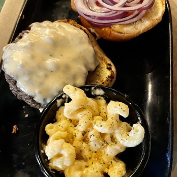 Brooklyn's Backyard - Cheeseburger with side of Mac n Cheese - New American Near Me - Ocala, Florida