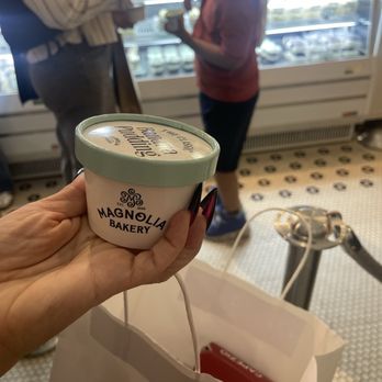 Magnolia Bakery - Moynihan Train Hall - Bakeries Near Me - New York, New York