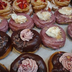 Three Mountain Cafe - Local Donut (Woodbury, VT) delivers donuts every tuesday!