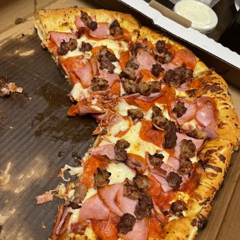 Pizza Pub - All meats pan pizza - Pizza Near Me - Wisconsin Dells, Wisconsin