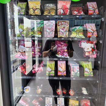 Ramen Station - Snack vending machine - expensive - Ramen Near Me - Oakland, California Ramen Station - Snack vending machine - expensive - Ramen Near Me - Oakland, California