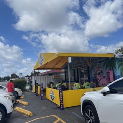 Raymond's Market - Used to be called (Raymond's Market) now is La casita tropical.