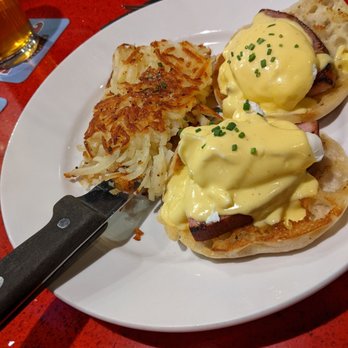 Hell's Kitchen - Classic Eggs Benedict - have you ever seen a thicker cut of ham? - New American Near Me - Minneapolis, Minnesota