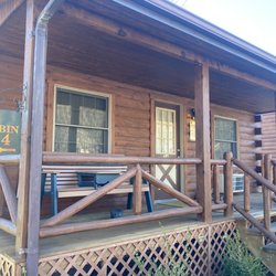 Smoke Hole Caverns & Log Cabin Resort - Front porch