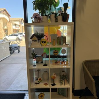 Brim Coffee - Inside summer decor - Coffee & Tea Near Me - Murrieta, California Brim Coffee - Inside summer decor - Coffee & Tea Near Me - Murrieta, California