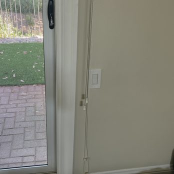 Window Design Group - Long Unsightly cords hanging down the wall. - Windows Installation Near Me - Thousand Oaks, California Window Design Group - Long Unsightly cords hanging down the wall. - Windows Installation Near Me - Thousand Oaks, California